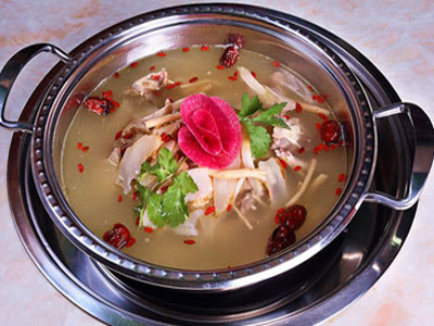 Sanqi Steaming Pot Chicken