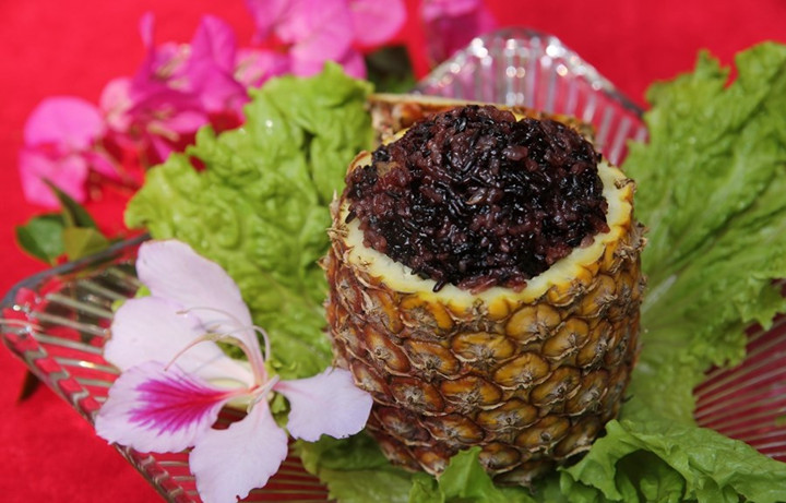 Yunnan Dehong pineapple rice