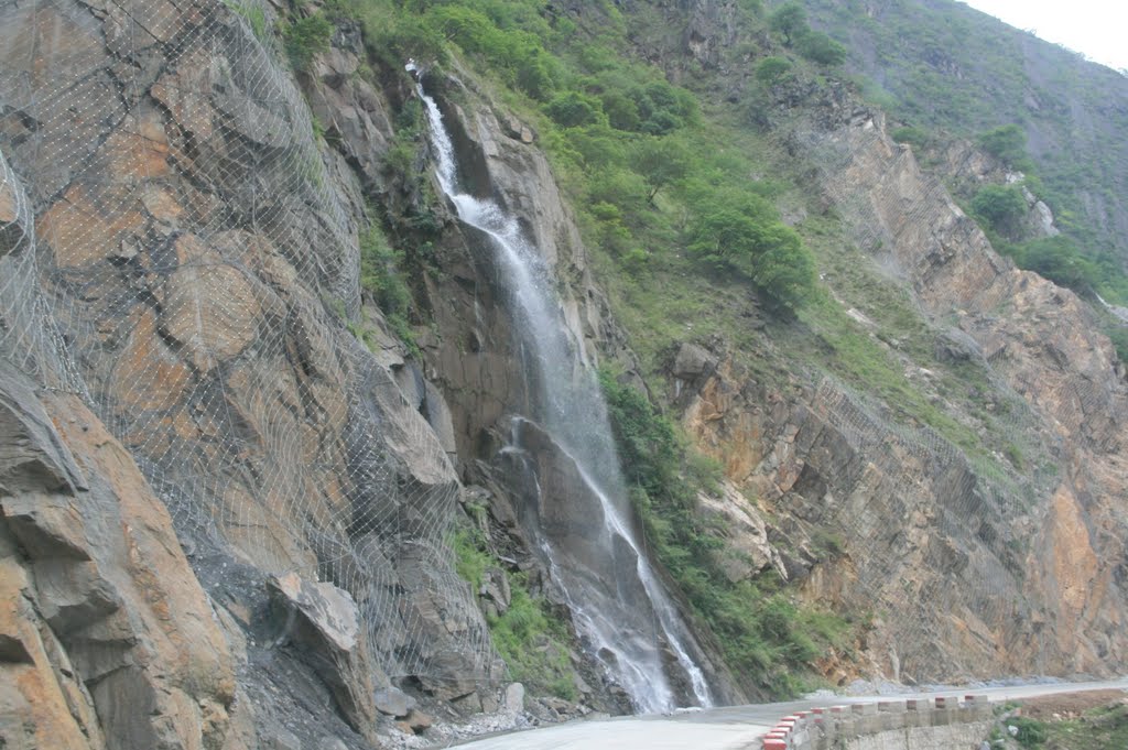 Guanyin Waterfalls of Tiger Leaping Gorge