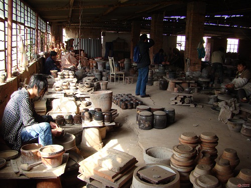 Wanyao Pottery Maker in Jianshui County