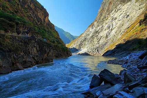 The lower part of Tiger Leaping Gorge
