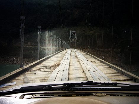 Driving over the Gongguo bridge.