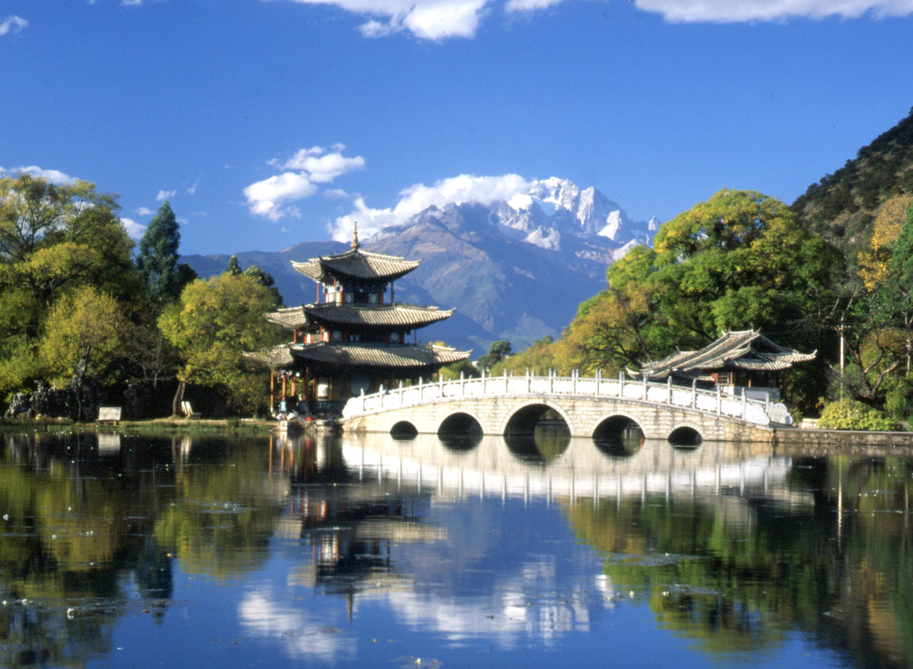 Black Dragon Pool in Lijiang Old Town