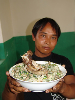Rice-cooked-with-chicken-Cangyuan-Lincang.png