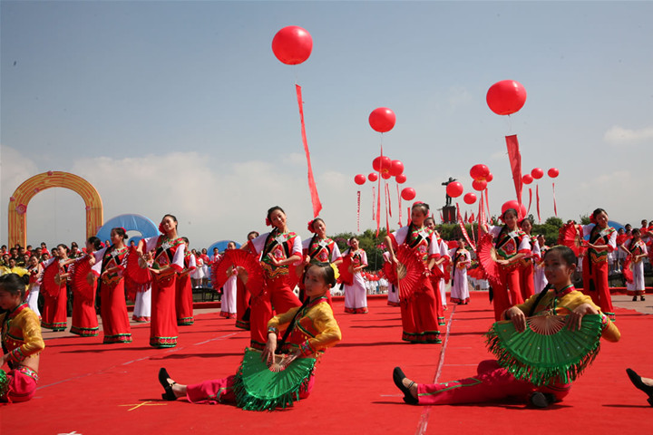 Yuxi Huadeng Opera Troupe