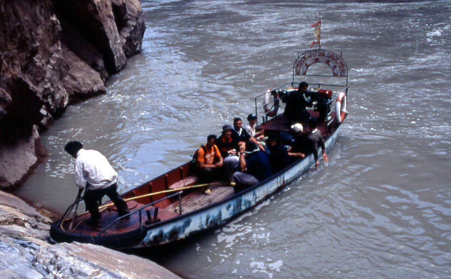 Daju Ferry of Tiger Leaping Gorge