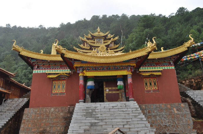 Lijiang Wenfeng Monastery