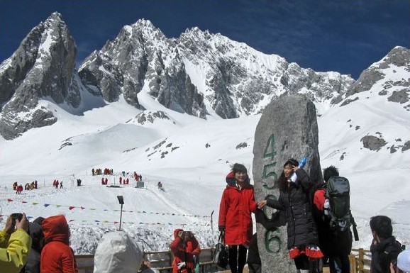 Glacier Park Cableway of Jade Dragon Snow Mountain