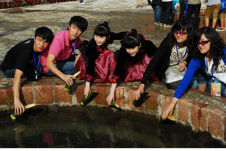 The Mythically Magic Twin Well in Mojiang County,Pu'er