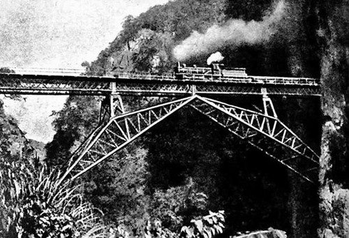 Zig-Zag Bridge of Yunnan-Vietnam Railway