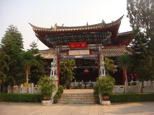 Zhilin Temple in the west of Jianshui Town