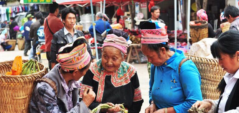 Laomeng Sunday Market in Yuanyang County