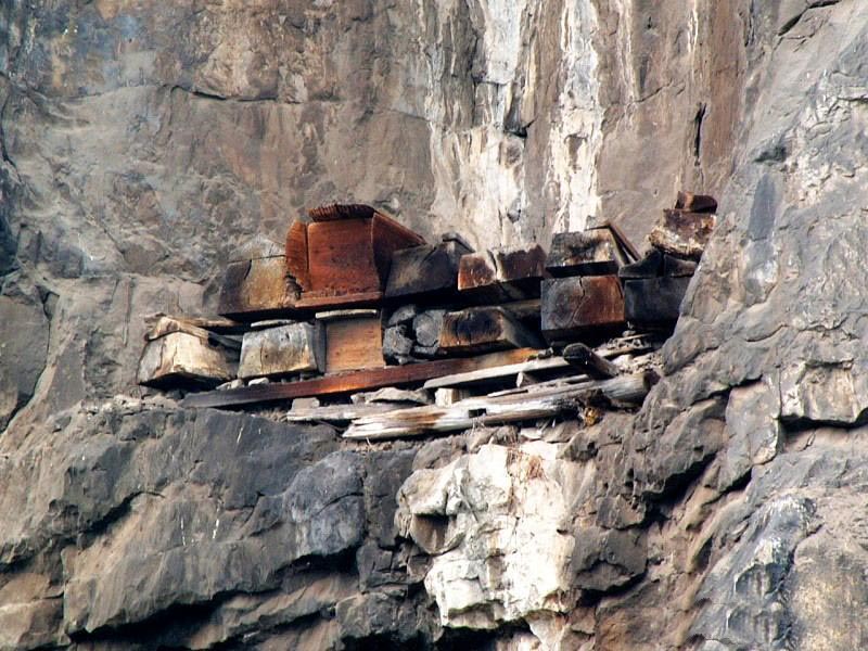 Bos Hanging Coffins in Yanjing County