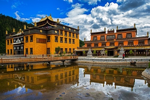 Dejilin Monastery in Shangrila