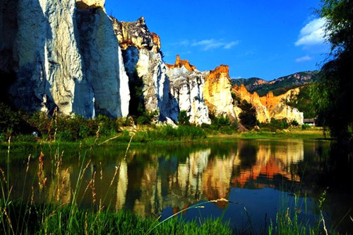 The Colored Sand Forest in Luliang,Qujing