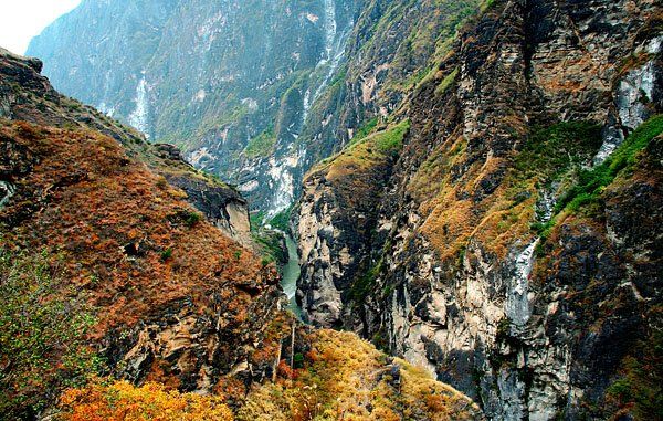 The middle part of Tiger Leaping Gorge